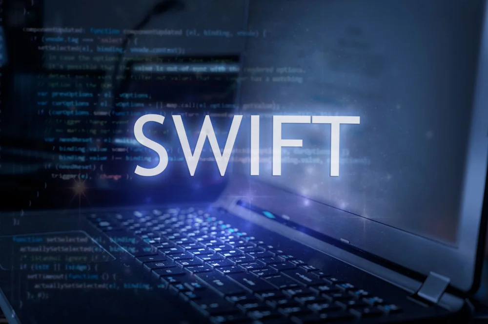  Programovací jazyk Swift zobrazený na monitoru symbolizující jeho široké možnosti