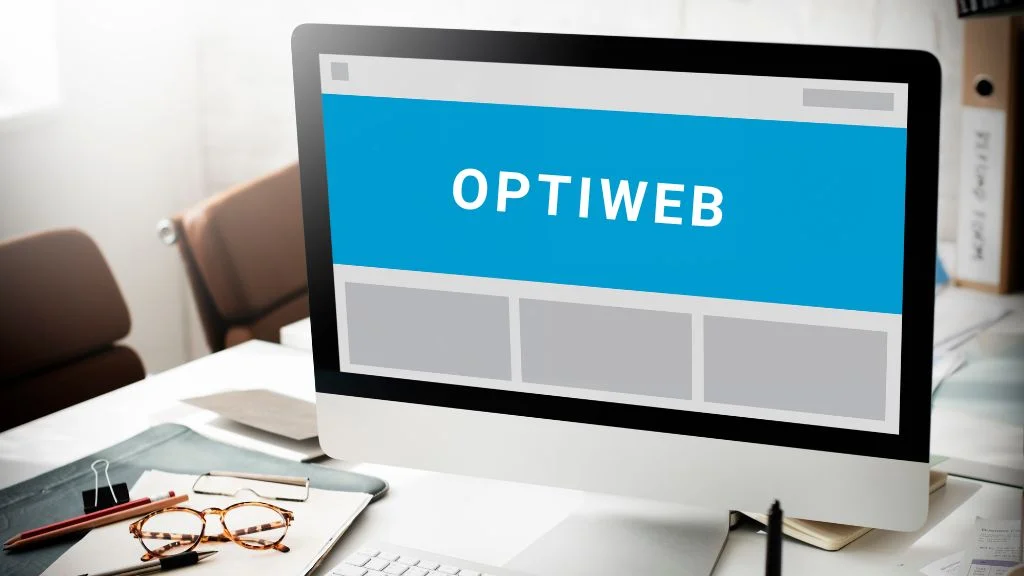 Ukázka hotového webu Optiweb na obrazovce počítače